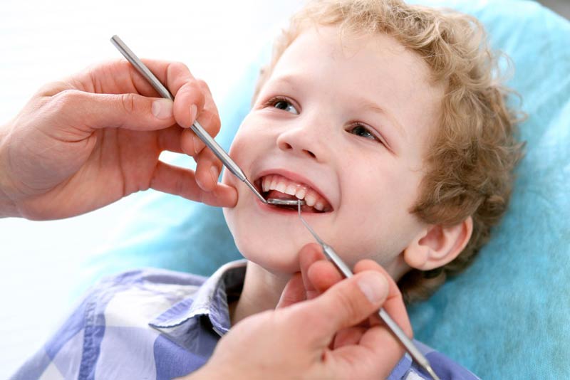 چه نوع درمان هایی یک داندانپزشک کودک ارائه می دهد؟